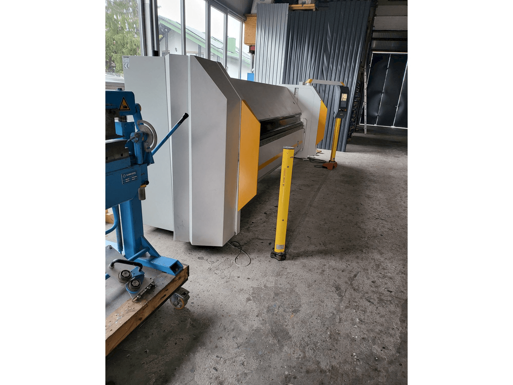 Widok z lewej maszyny RAS FLEXIbend 73.40