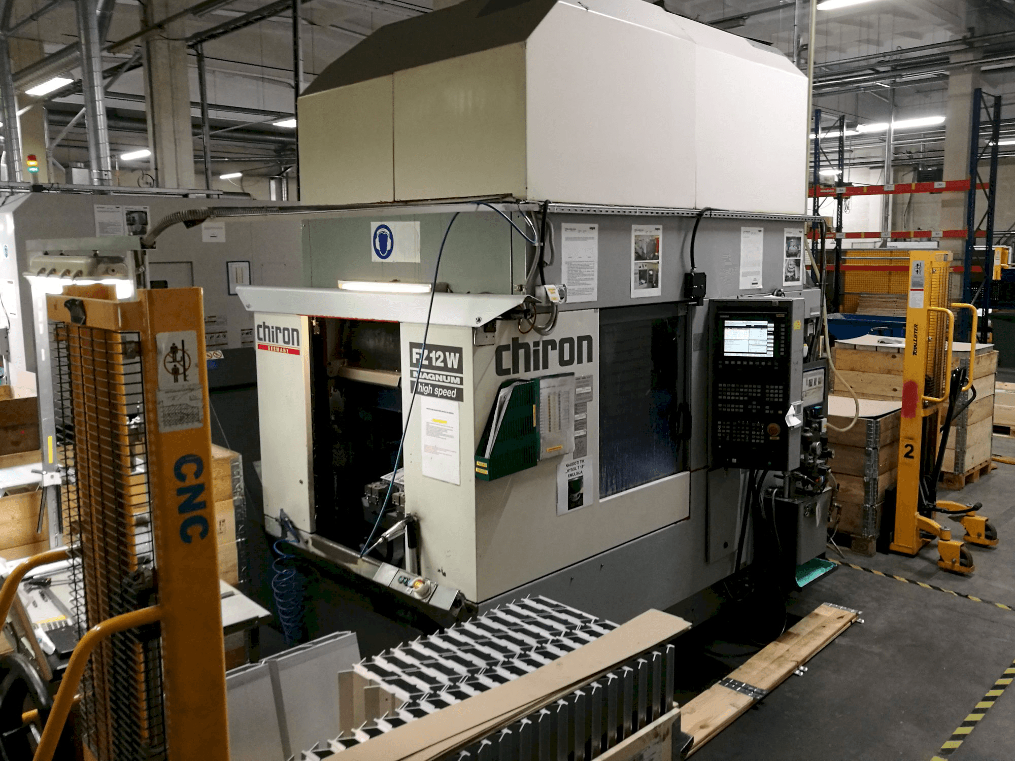 Widok z lewej maszyny Chiron FZ 12 W