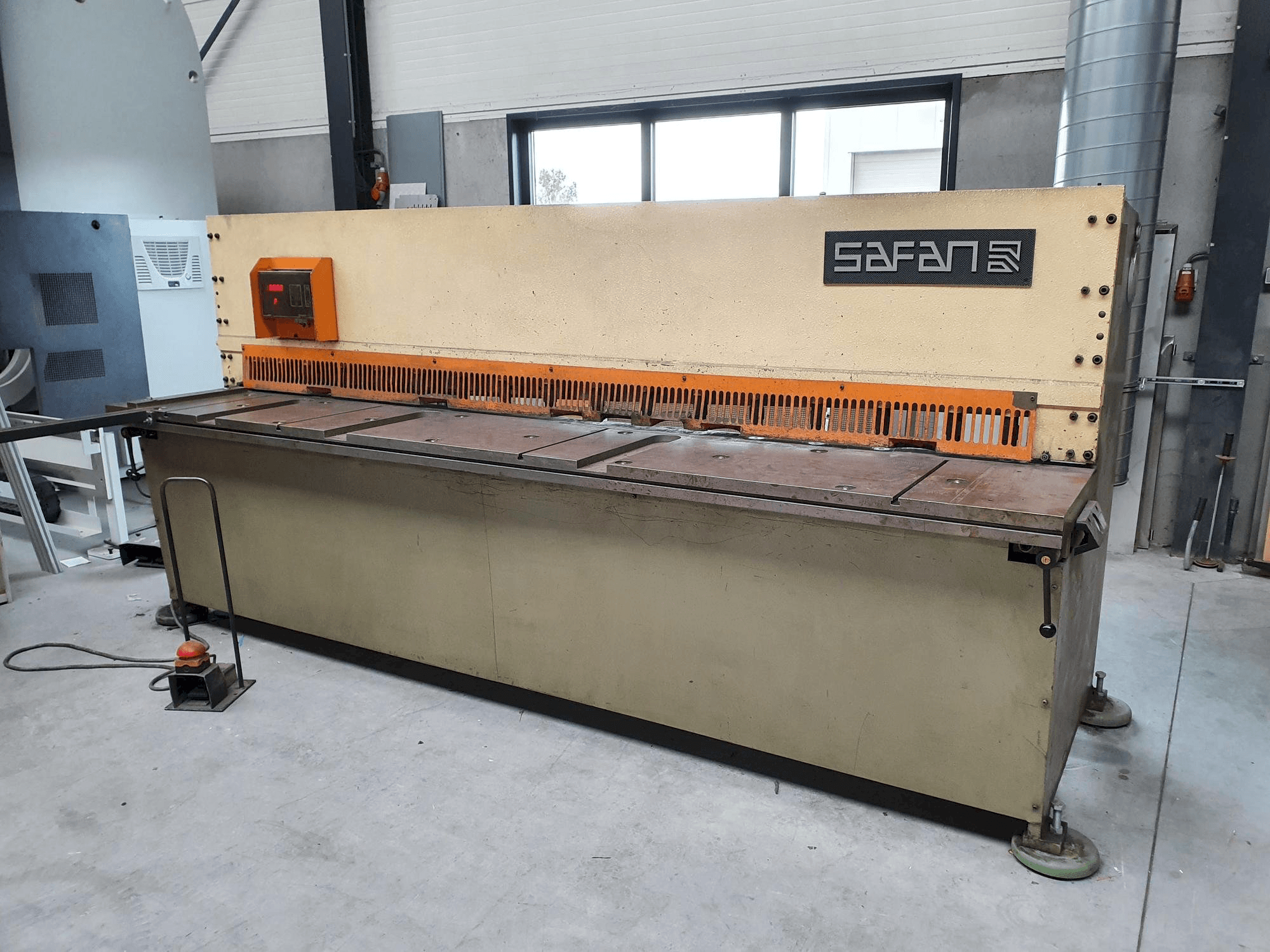 Widok z przodu maszyny Safan VS 310-6