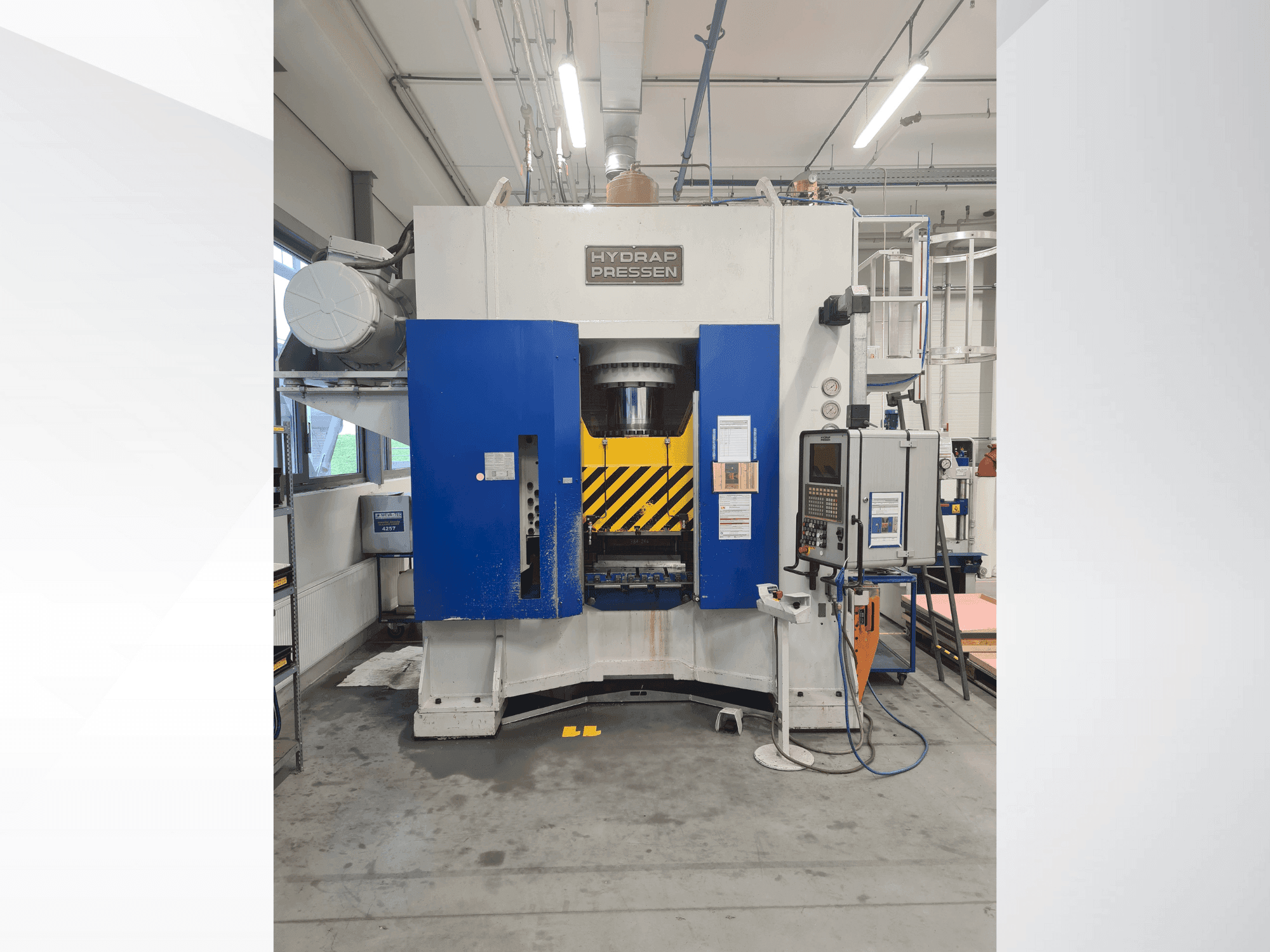 Widok z przodu maszyny HYDRAP HPDB 400