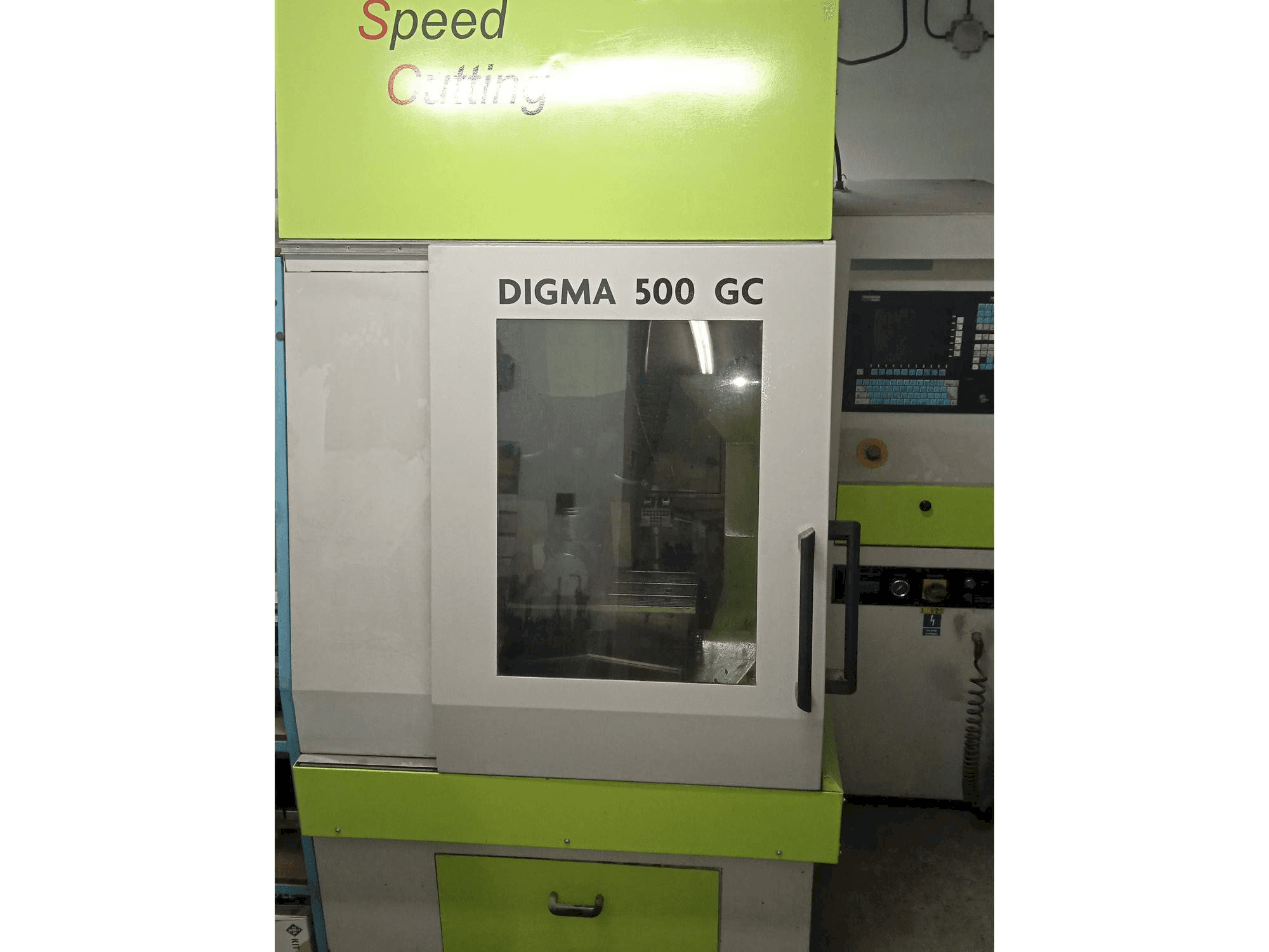 Widok z przodu maszyny Exeron Digma 500 GC 5AX