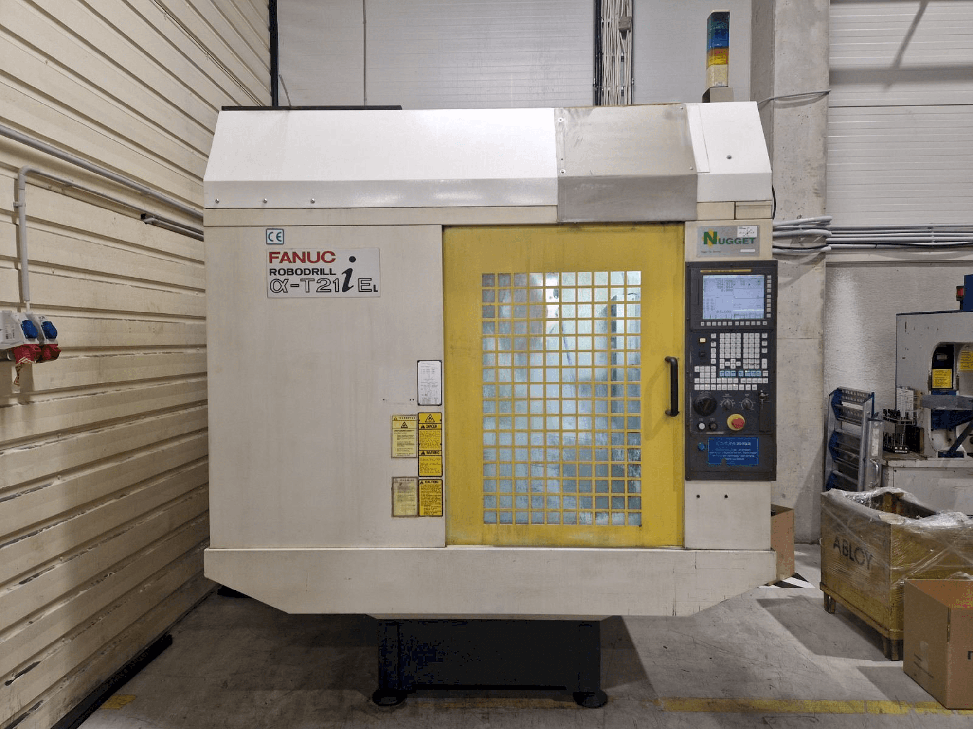 Widok z przodu maszyny FANUC Robodrill a-T21iEL